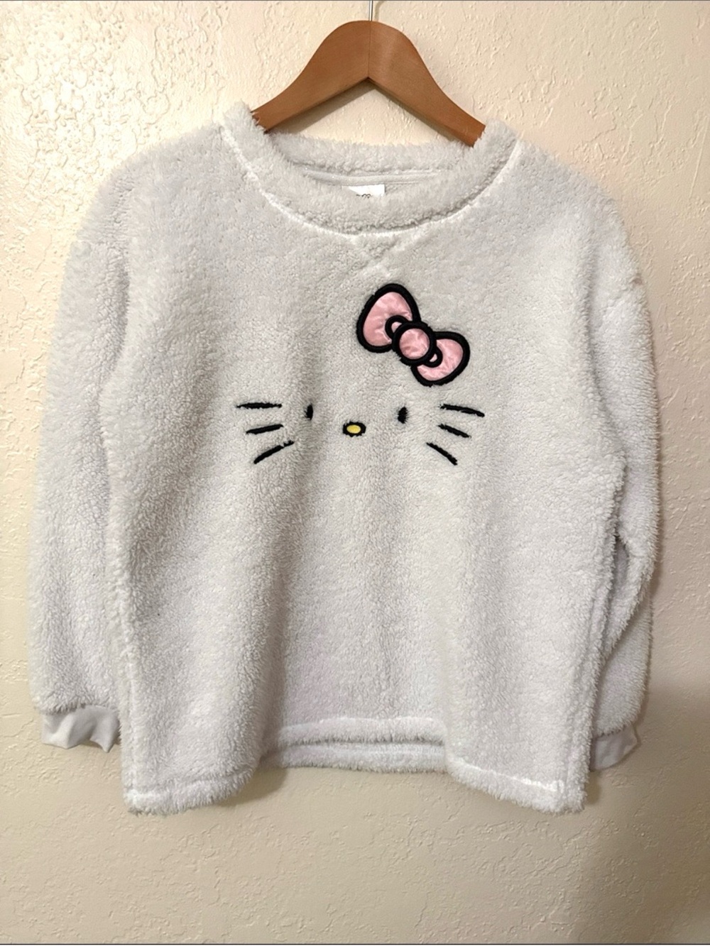 Hello Kitty by Sanrio White Plush Pajama Top Pink Bow Sleep Size Small